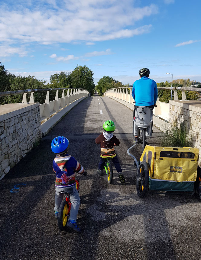 Fiets met het hele gezin op de route "Méditerranée à Vélo"