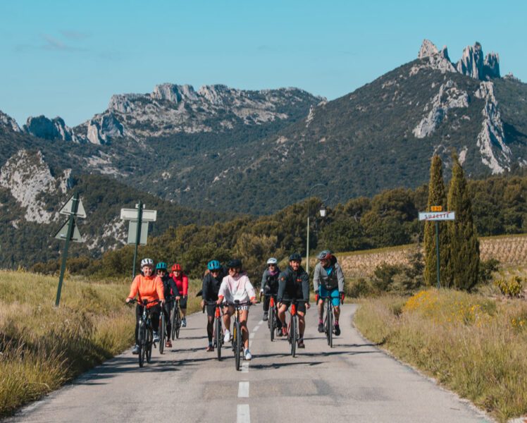 Vélo électrique dans les Dentelles de Montmirail @Morera