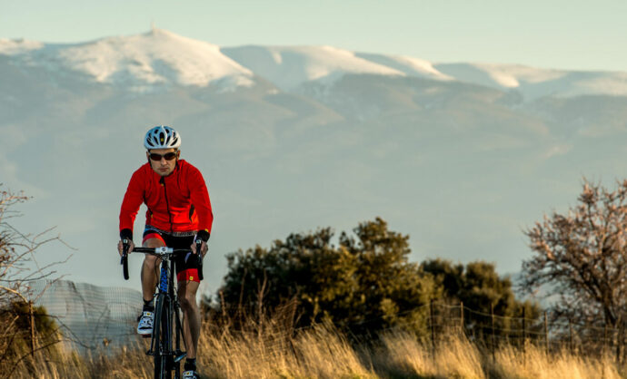 Cycliste au pied du Ventoux