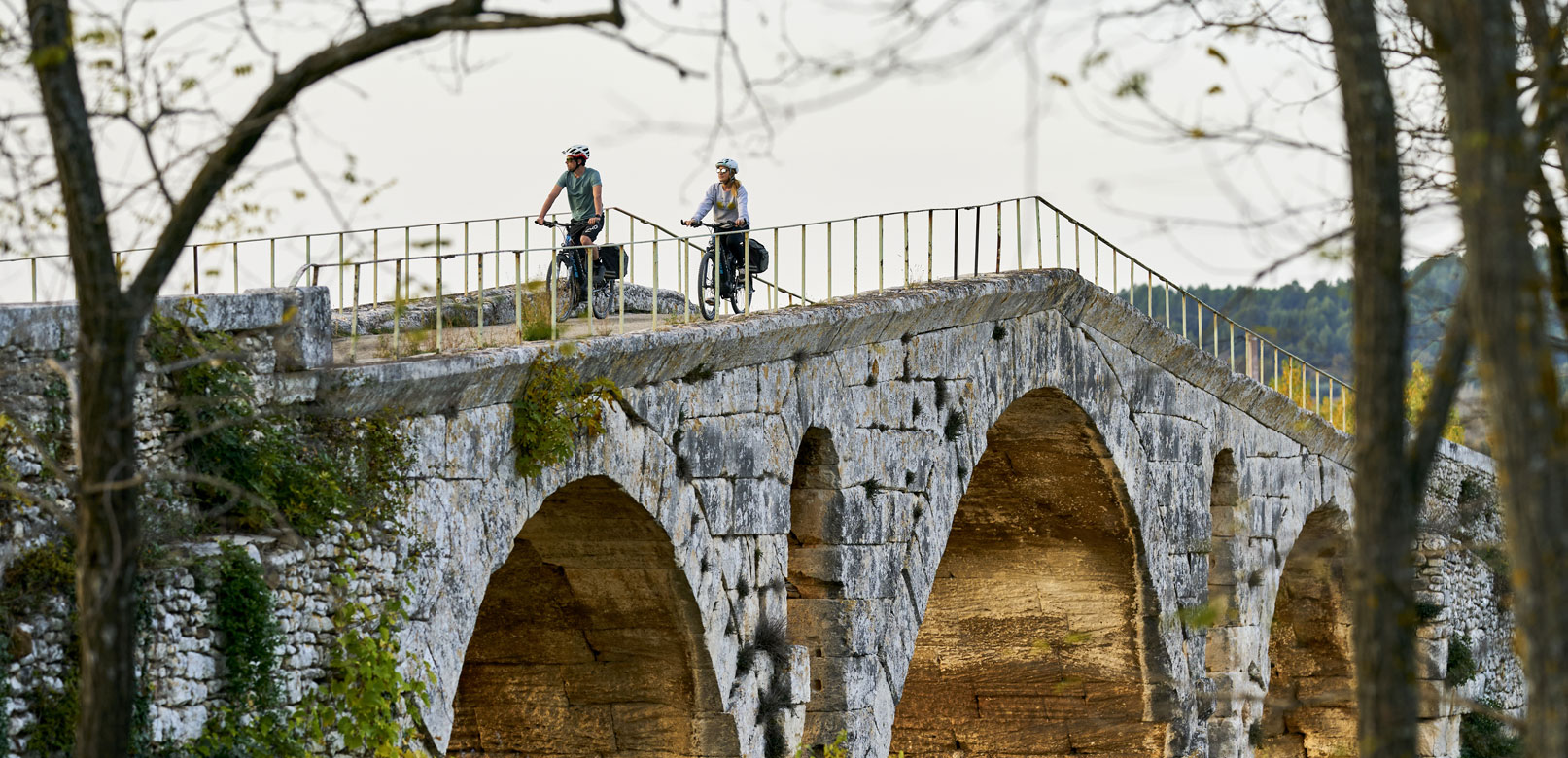 Pont Julien à vélo © Rosso